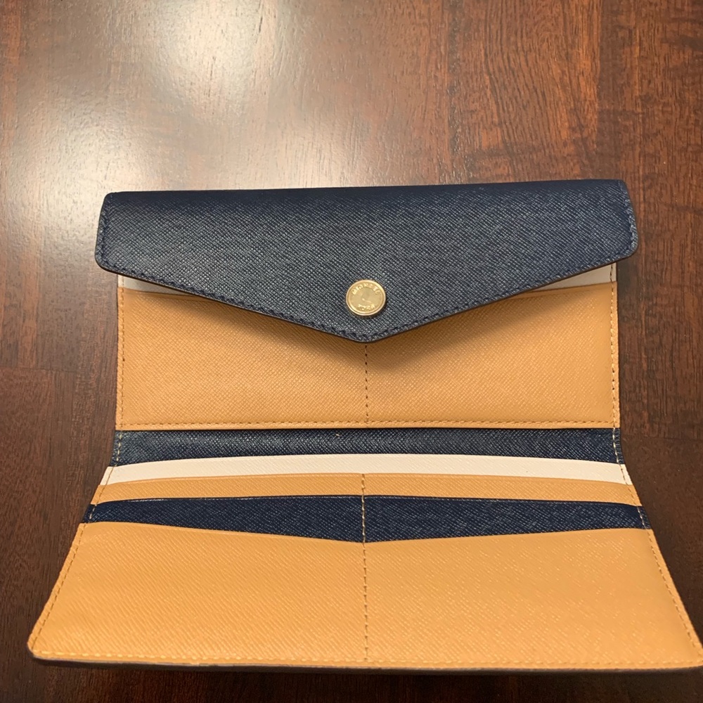 🎉FINAL PRICE🎉 NWOT Navy Michael Kors wallet